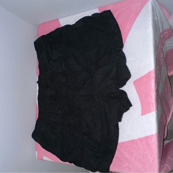 Black shorts - Picture 2 of 2